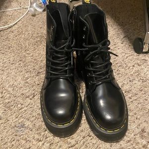Doc Martens Jadon platform 8 eye boot